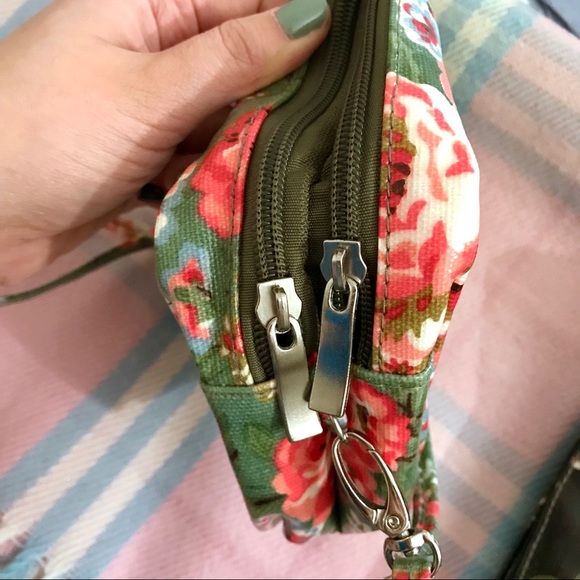 ✨Small WATERPROOF crossbody bag✨ bought in Korea - Picture 2 of 3